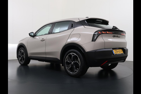 Alfa Romeo junior Elettrica 54 kWh VAN € 30.900,- VOOR € 26.877,- UW LENTEVOORDEEL € 4.023,-! | 15.000KM!! | FABRIEKSGARANTIE | APPLE CARPLAY| ANDROID AUTO| UNIEKE KLEUR! | ADAPTIVE CRUISE CONTROL|