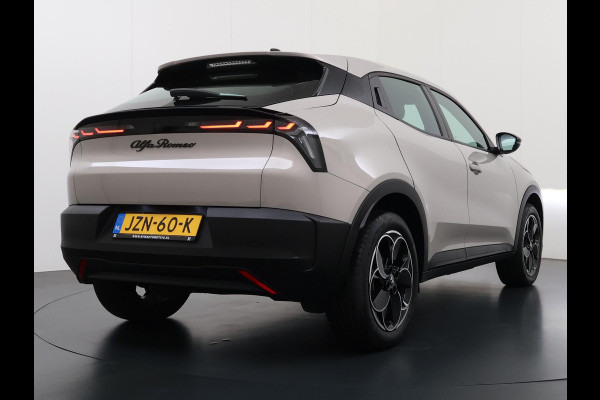 Alfa Romeo junior Elettrica 54 kWh VAN € 30.900,- VOOR € 26.877,- UW LENTEVOORDEEL € 4.023,-! | 15.000KM!! | FABRIEKSGARANTIE | APPLE CARPLAY| ANDROID AUTO| UNIEKE KLEUR! | ADAPTIVE CRUISE CONTROL|