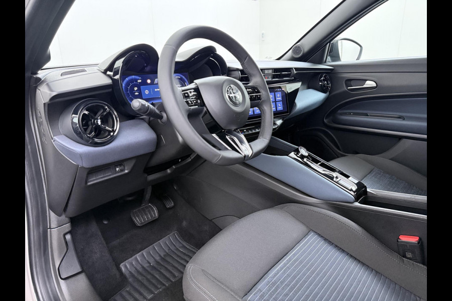 Alfa Romeo junior Elettrica 54 kWh VAN € 30.900,- VOOR € 26.877,- UW LENTEVOORDEEL € 4.023,-! | 15.000KM!! | FABRIEKSGARANTIE | APPLE CARPLAY| ANDROID AUTO| UNIEKE KLEUR! | ADAPTIVE CRUISE CONTROL|