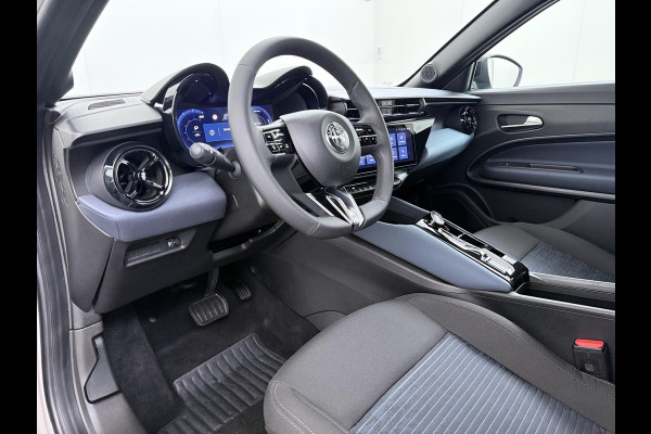 Alfa Romeo junior Elettrica 54 kWh VAN € 30.900,- VOOR € 26.877,- UW LENTEVOORDEEL € 4.023,-! | 15.000KM!! | FABRIEKSGARANTIE | APPLE CARPLAY| ANDROID AUTO| UNIEKE KLEUR! | ADAPTIVE CRUISE CONTROL|