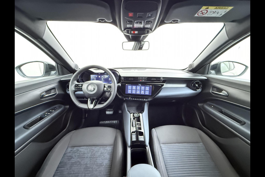 Alfa Romeo junior Elettrica 54 kWh VAN € 30.900,- VOOR € 26.877,- UW LENTEVOORDEEL € 4.023,-! | 15.000KM!! | FABRIEKSGARANTIE | APPLE CARPLAY| ANDROID AUTO| UNIEKE KLEUR! | ADAPTIVE CRUISE CONTROL|