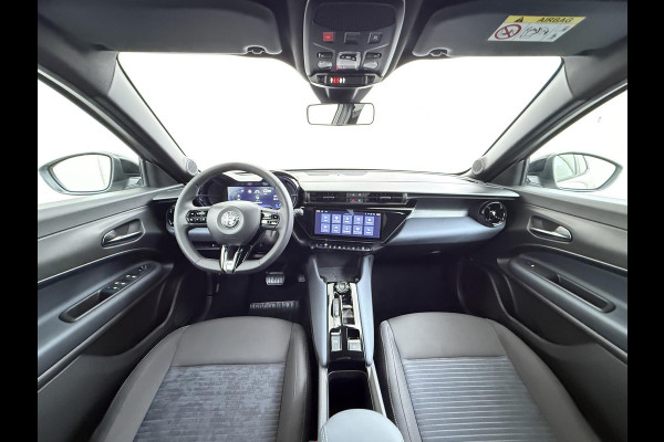 Alfa Romeo junior Elettrica 54 kWh VAN € 30.900,- VOOR € 26.877,- UW LENTEVOORDEEL € 4.023,-! | 15.000KM!! | FABRIEKSGARANTIE | APPLE CARPLAY| ANDROID AUTO| UNIEKE KLEUR! | ADAPTIVE CRUISE CONTROL|