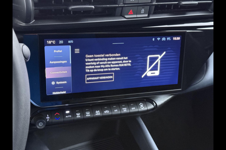 Alfa Romeo junior Elettrica 54 kWh VAN € 30.900,- VOOR € 26.877,- UW LENTEVOORDEEL € 4.023,-! | 15.000KM!! | FABRIEKSGARANTIE | APPLE CARPLAY| ANDROID AUTO| UNIEKE KLEUR! | ADAPTIVE CRUISE CONTROL|