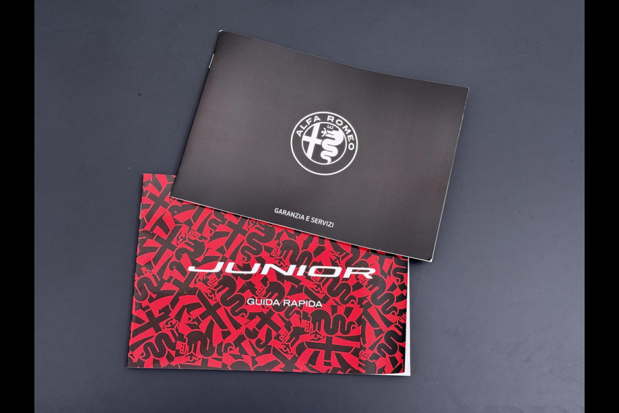 Alfa Romeo junior Elettrica 54 kWh VAN € 30.900,- VOOR € 26.877,- UW LENTEVOORDEEL € 4.023,-! | 15.000KM!! | FABRIEKSGARANTIE | APPLE CARPLAY| ANDROID AUTO| UNIEKE KLEUR! | ADAPTIVE CRUISE CONTROL|