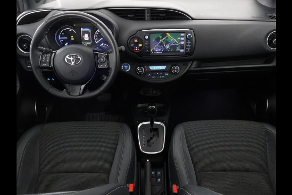Toyota Yaris 1.5 Hybrid Executive | Stoelverwarming | Panoramadak | Navigatie |