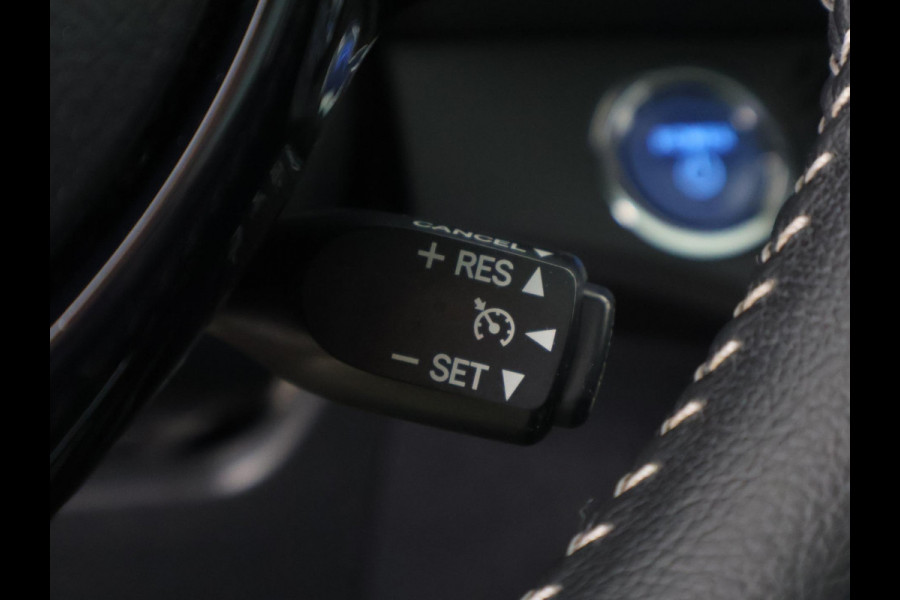 Toyota Yaris 1.5 Hybrid Executive | Stoelverwarming | Panoramadak | Navigatie |