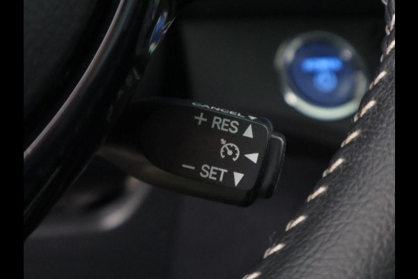 Toyota Yaris 1.5 Hybrid Executive | Stoelverwarming | Panoramadak | Navigatie |