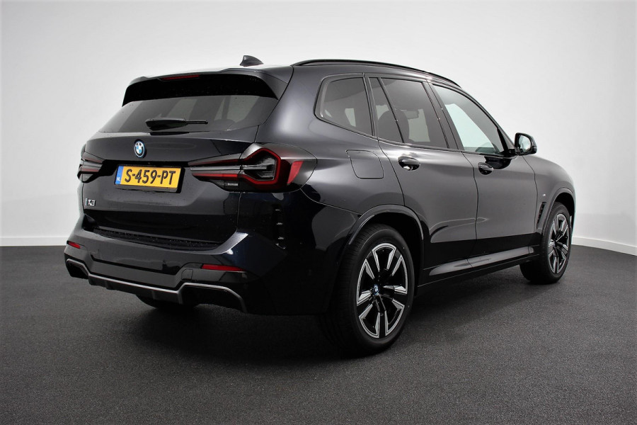 BMW iX3 Executive M-Sport 80 kWh Leder Panoramisch Schuif-Kantel dak Camera Elektrisch bedienbare achterklep Climate control