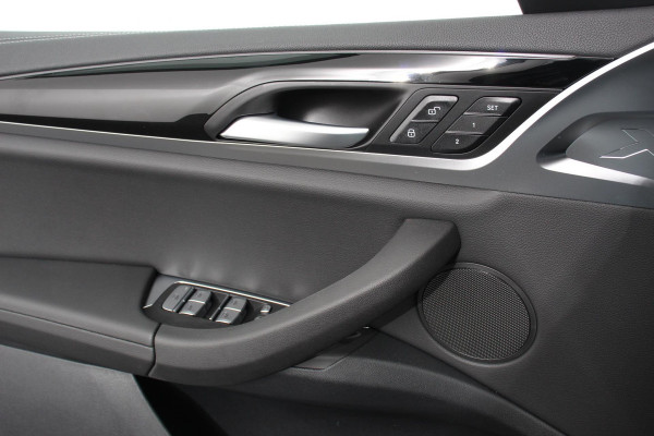 BMW iX3 Executive M-Sport 80 kWh Leder Panoramisch Schuif-Kantel dak Camera Elektrisch bedienbare achterklep Climate control