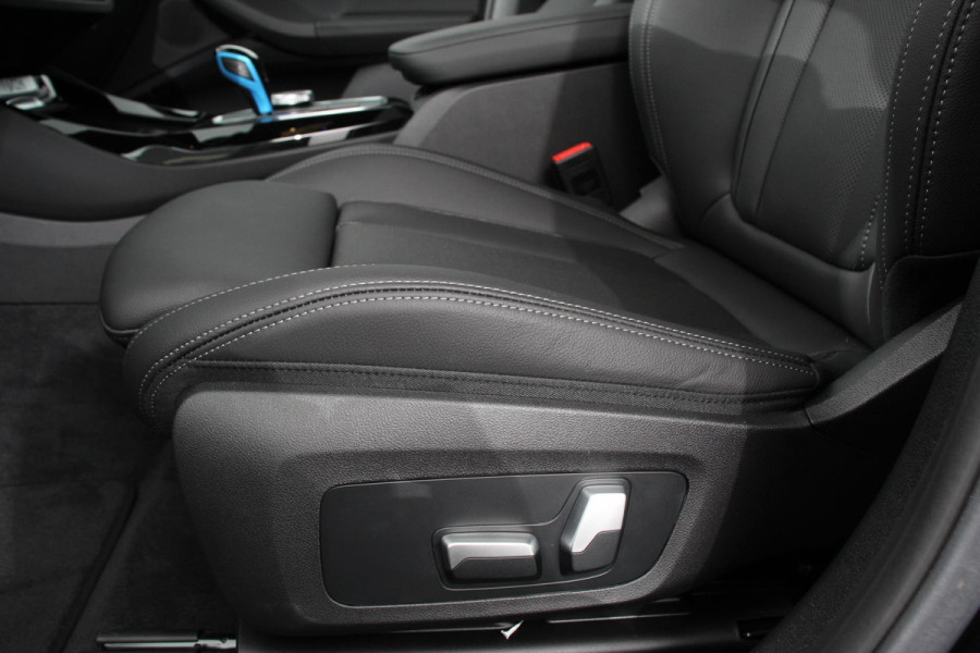 BMW iX3 Executive M-Sport 80 kWh Leder Panoramisch Schuif-Kantel dak Camera Elektrisch bedienbare achterklep Climate control
