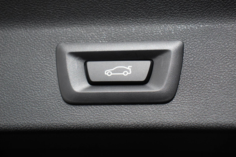 BMW iX3 Executive M-Sport 80 kWh Leder Panoramisch Schuif-Kantel dak Camera Elektrisch bedienbare achterklep Climate control