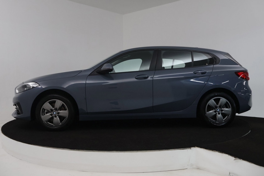 BMW 1-serie 118i Business Edition (NAVIGATIE, PARKEERSENSOREN, CRUISE CONTROL)