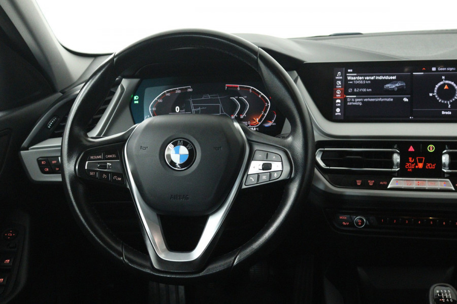BMW 1-serie 118i Business Edition (NAVIGATIE, PARKEERSENSOREN, CRUISE CONTROL)