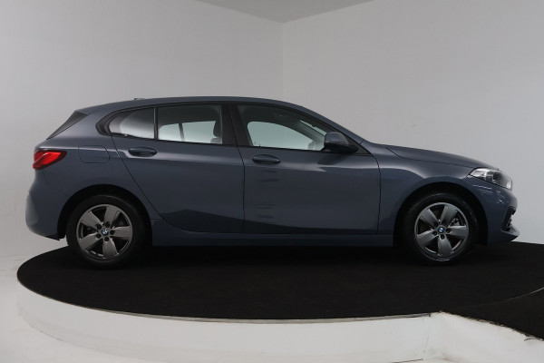 BMW 1-serie 118i Business Edition (NAVIGATIE, PARKEERSENSOREN, CRUISE CONTROL)