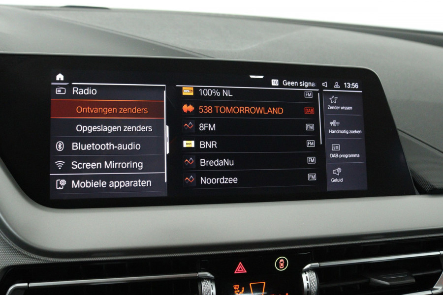 BMW 1-serie 118i Business Edition (NAVIGATIE, PARKEERSENSOREN, CRUISE CONTROL)