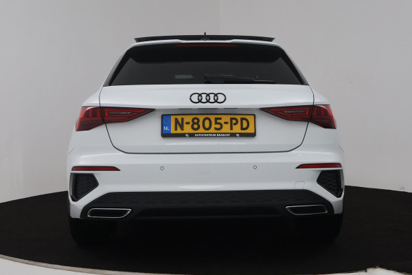 Audi A3 Sportback 30 TFSI S edition (PANORAMADAK, STOELVERWARMING, DIGITALE COCKPIT, NAVIGATIE, LANE-ASSIST, PARKEERSENSOREN)