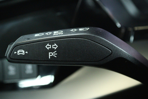 Audi A3 Sportback 30 TFSI S edition (PANORAMADAK, STOELVERWARMING, DIGITALE COCKPIT, NAVIGATIE, LANE-ASSIST, PARKEERSENSOREN)