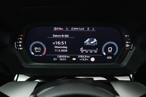 Audi A3 Sportback 30 TFSI S edition (PANORAMADAK, STOELVERWARMING, DIGITALE COCKPIT, NAVIGATIE, LANE-ASSIST, PARKEERSENSOREN)
