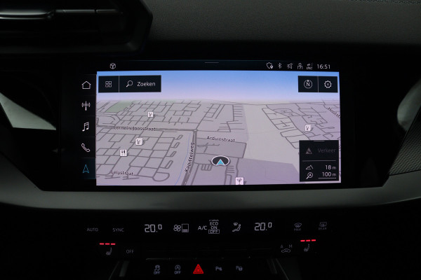 Audi A3 Sportback 30 TFSI S edition (PANORAMADAK, STOELVERWARMING, DIGITALE COCKPIT, NAVIGATIE, LANE-ASSIST, PARKEERSENSOREN)