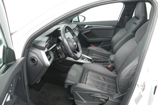 Audi A3 Sportback 30 TFSI S edition (PANORAMADAK, STOELVERWARMING, DIGITALE COCKPIT, NAVIGATIE, LANE-ASSIST, PARKEERSENSOREN)