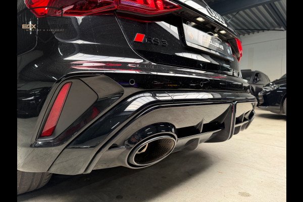Audi RS3 Sportback 2.5 TFSI QUATTRO Carbon/Kuipstoelen/Pano/HUD/