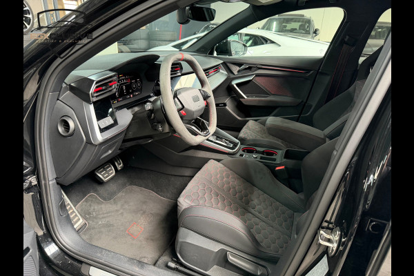 Audi RS3 Sportback 2.5 TFSI QUATTRO Carbon/Kuipstoelen/Pano/HUD/