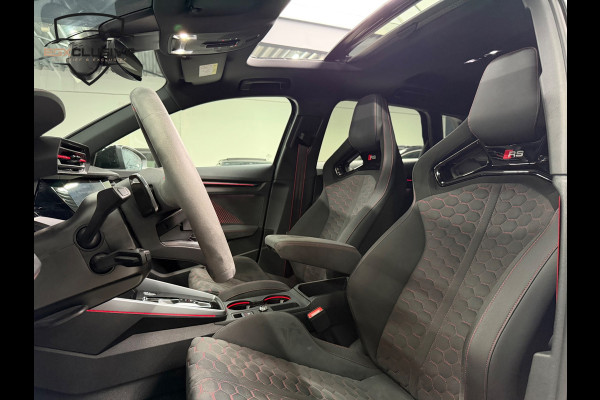 Audi RS3 Sportback 2.5 TFSI QUATTRO Carbon/Kuipstoelen/Pano/HUD/