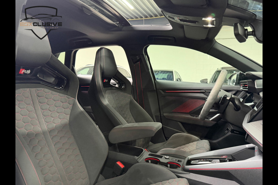 Audi RS3 Sportback 2.5 TFSI QUATTRO Carbon/Kuipstoelen/Pano/HUD/