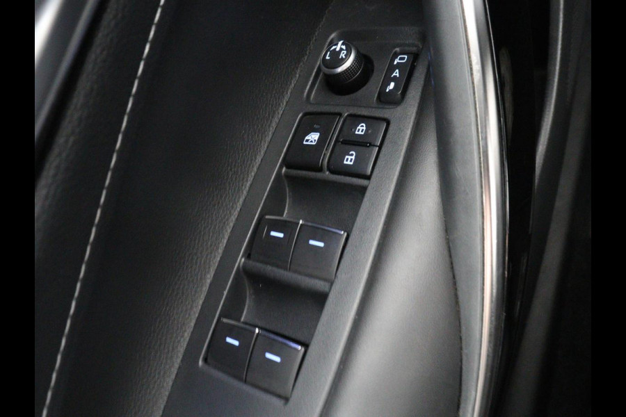 Toyota Corolla 2.0 Hybrid GR-Sport | Stoelverwarming | Adaptive cruise | Sportstoelen | Carplay | Camera | Park Assist | DAB | Keyless | Full LED | Half leder | Climate control