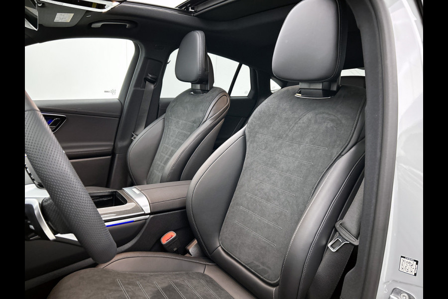 Mercedes-Benz GLC Coupé 300e 4MATIC Sport Edition | Premium Plus | Nightpakket | Winterpakket | Trekhaak | AMG spoiler | 20 inch AMG velgen | Panoramaschuifdak | Burmester® 3D sound systeem | Augmented Reality navigatie | Head-up display |