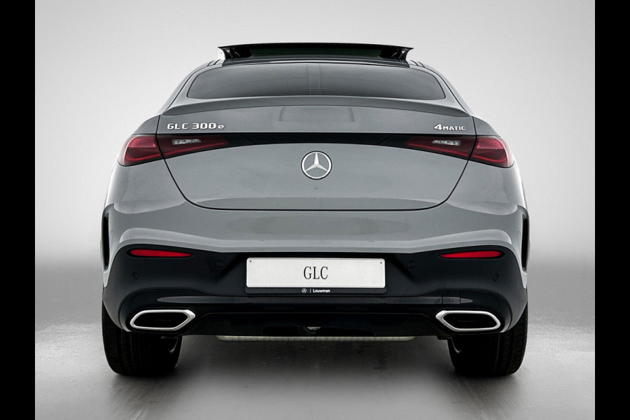 Mercedes-Benz GLC Coupé 300e 4MATIC Sport Edition | Premium Plus | Nightpakket | Winterpakket | Trekhaak | AMG spoiler | 20 inch AMG velgen | Panoramaschuifdak | Burmester® 3D sound systeem | Augmented Reality navigatie | Head-up display |