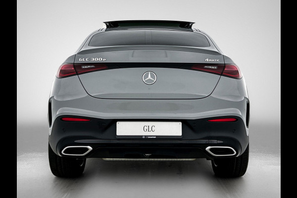 Mercedes-Benz GLC Coupé 300e 4MATIC Sport Edition | Premium Plus | Nightpakket | Winterpakket | Trekhaak | AMG spoiler | 20 inch AMG velgen | Panoramaschuifdak | Burmester® 3D sound systeem | Augmented Reality navigatie | Head-up display |