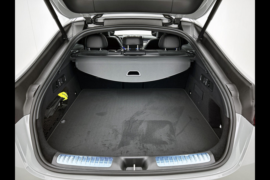 Mercedes-Benz GLC Coupé 300e 4MATIC Sport Edition | Premium Plus | Nightpakket | Winterpakket | Trekhaak | AMG spoiler | 20 inch AMG velgen | Panoramaschuifdak | Burmester® 3D sound systeem | Augmented Reality navigatie | Head-up display |