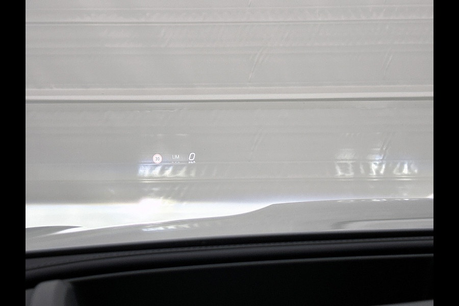 Mercedes-Benz GLC Coupé 300e 4MATIC Sport Edition | Premium Plus | Nightpakket | Winterpakket | Trekhaak | AMG spoiler | 20 inch AMG velgen | Panoramaschuifdak | Burmester® 3D sound systeem | Augmented Reality navigatie | Head-up display |