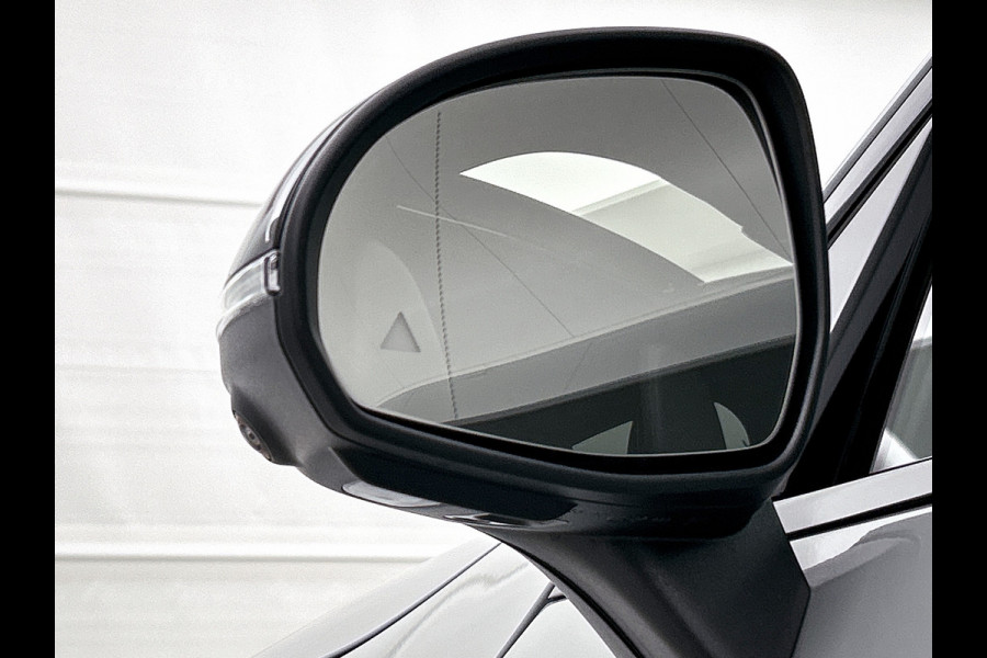 Mercedes-Benz GLC Coupé 300e 4MATIC Sport Edition | Premium Plus | Nightpakket | Winterpakket | Trekhaak | AMG spoiler | 20 inch AMG velgen | Panoramaschuifdak | Burmester® 3D sound systeem | Augmented Reality navigatie | Head-up display |