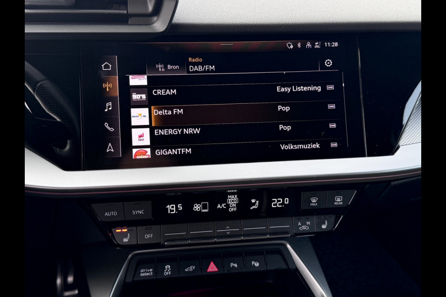 Audi A3 Sportback 40 TFSI e S-line | Matrix LED | Trekhaak | Elektr. stoelen | Camera | Carplay | Sfeer | ACC | Elektr. achterklep