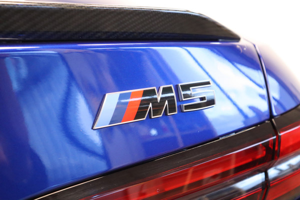 BMW 5 Serie M5  Carbon Pack Co-Pilot Live Cockpit  Professional 1st eigenaar NAP ! 2e Paasdag geopend van 12.00 tot 17:00u !