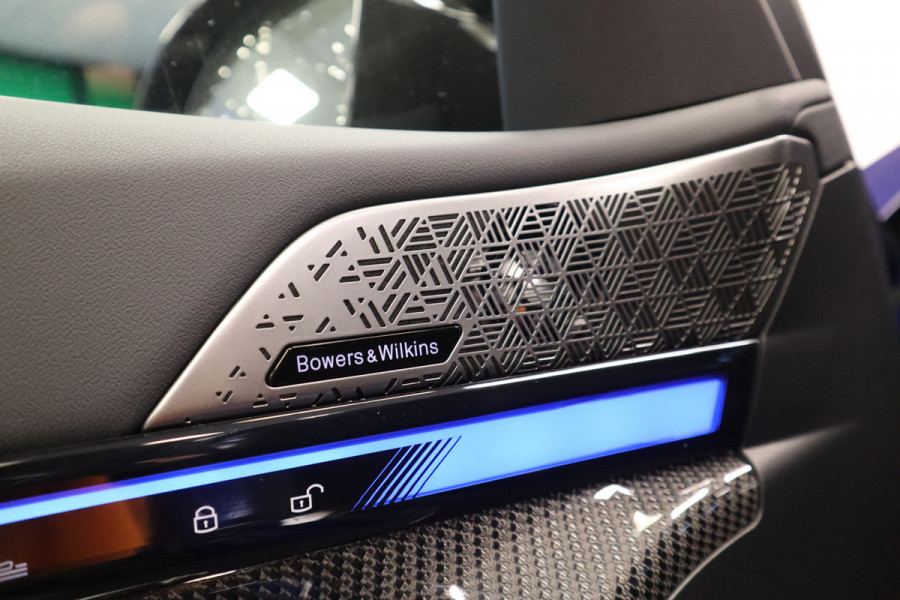 BMW 5 Serie M5  Carbon Pack Co-Pilot Live Cockpit  Professional 1st eigenaar NAP ! 2e Paasdag geopend van 12.00 tot 17:00u !