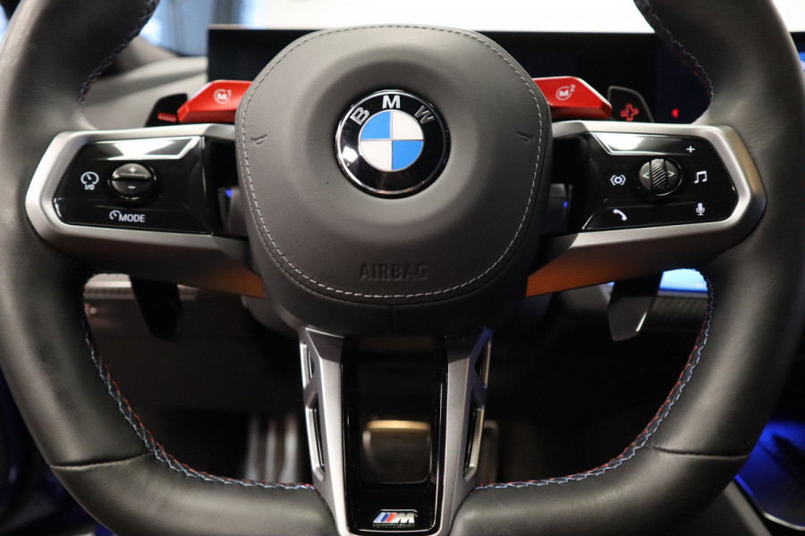 BMW 5 Serie M5  Carbon Pack Co-Pilot Live Cockpit  Professional 1st eigenaar NAP ! 2e Paasdag geopend van 12.00 tot 17:00u !