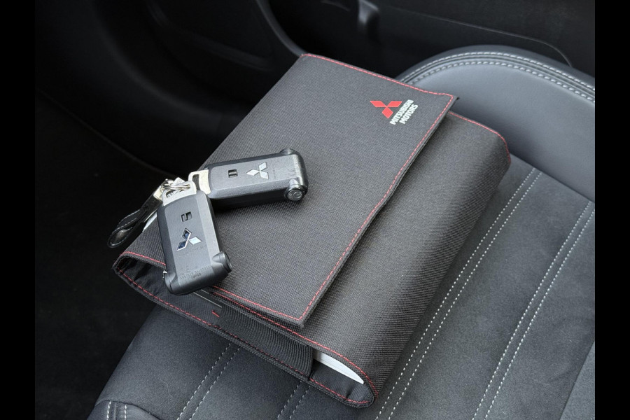 Mitsubishi Outlander Aut. 2.4 PHEV Intense | Apple Carplay | Camera | Stoel Verwarming |