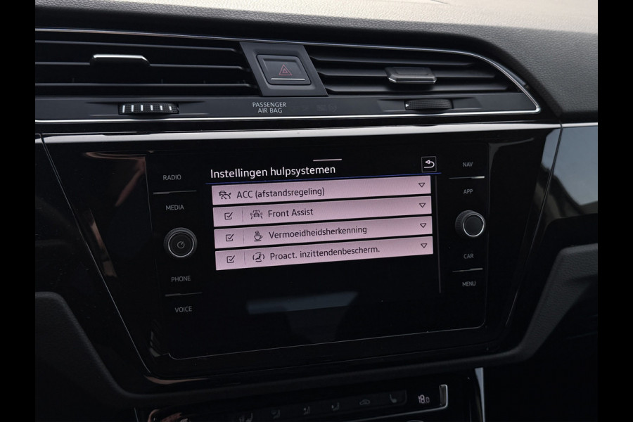 Volkswagen Touran 1.4 TSI Comfortline 7 persoons | Massage | Carplay | Dealer onderhouden | Stoel + stuur verwarming | Automaat