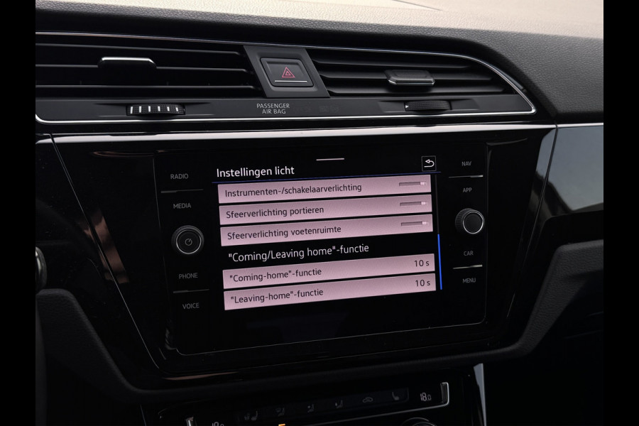 Volkswagen Touran 1.4 TSI Comfortline 7 persoons | Massage | Carplay | Dealer onderhouden | Stoel + stuur verwarming | Automaat