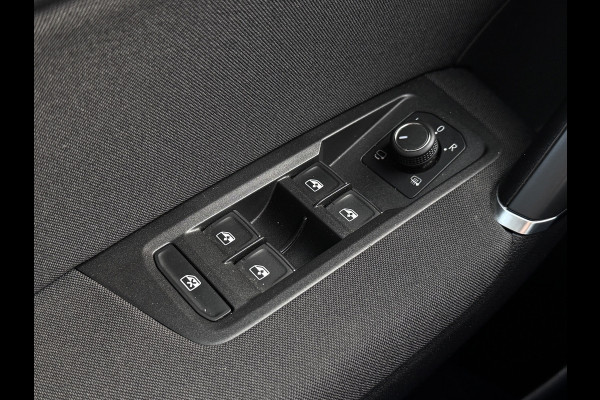 Volkswagen Touran 1.4 TSI Comfortline 7 persoons | Massage | Carplay | Dealer onderhouden | Stoel + stuur verwarming | Automaat