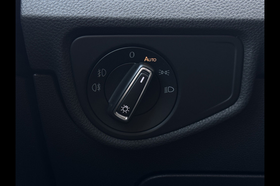 Volkswagen Touran 1.4 TSI Comfortline 7 persoons | Massage | Carplay | Dealer onderhouden | Stoel + stuur verwarming | Automaat