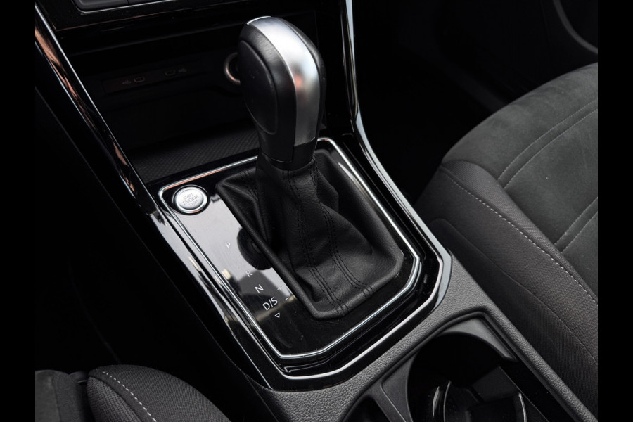 Volkswagen Touran 1.4 TSI Comfortline 7 persoons | Massage | Carplay | Dealer onderhouden | Stoel + stuur verwarming | Automaat