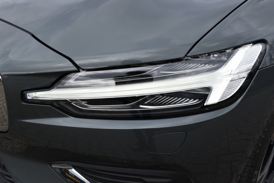 Volvo V60 T6 350PK Plug-in hybrid AWD Ultra Dark | Demo | Blis | Stoelventilatie | Massage Stoelen | Panodak | 360 Camera | B&W