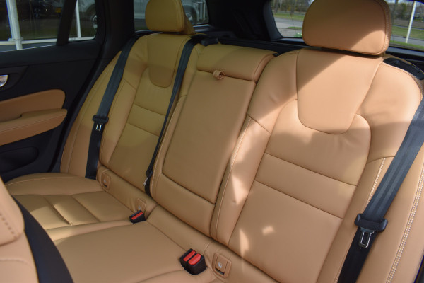 Volvo V60 T6 350PK Plug-in hybrid AWD Ultra Dark | Demo | Blis | Stoelventilatie | Massage Stoelen | Panodak | 360 Camera | B&W