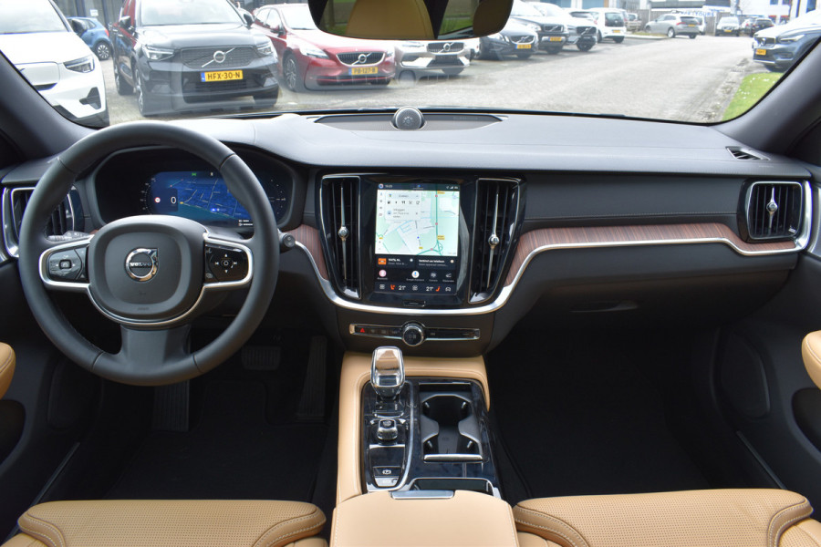 Volvo V60 T6 350PK Plug-in hybrid AWD Ultra Dark | Demo | Blis | Stoelventilatie | Massage Stoelen | Panodak | 360 Camera | B&W