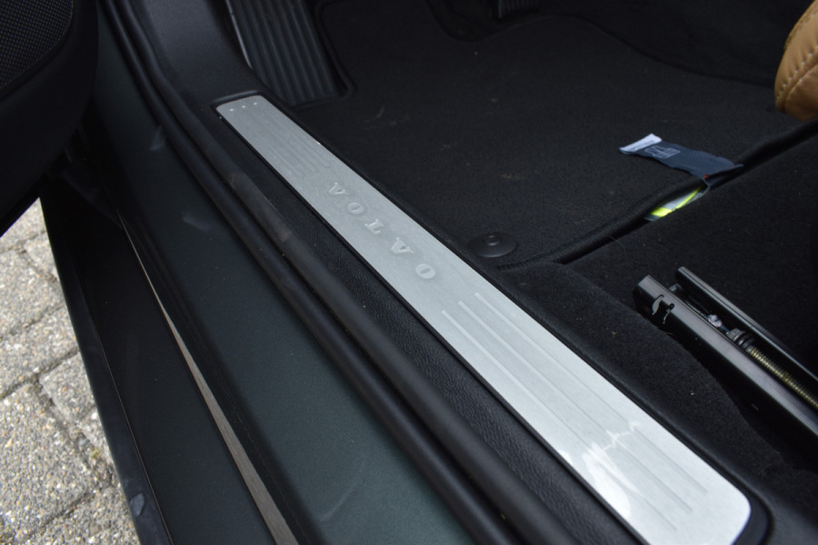 Volvo V60 T6 350PK Plug-in hybrid AWD Ultra Dark | Demo | Blis | Stoelventilatie | Massage Stoelen | Panodak | 360 Camera | B&W