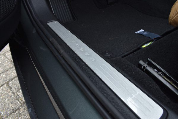 Volvo V60 T6 350PK Plug-in hybrid AWD Ultra Dark | Demo | Blis | Stoelventilatie | Massage Stoelen | Panodak | 360 Camera | B&W